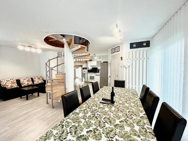 Csevi Apartmanhaz Mezőkövesd Exterior foto