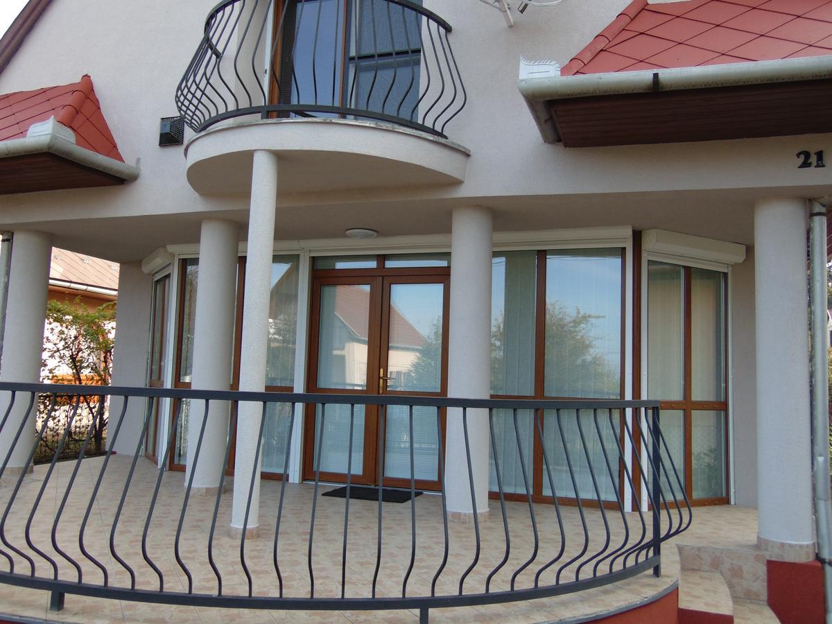 Csevi Apartmanhaz Mezőkövesd Exterior foto